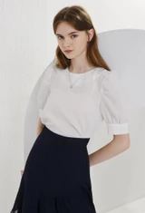 펄버튼 퍼프 슬리브 블라우스 (IVORY)