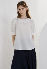 펄버튼 퍼프 슬리브 블라우스 (IVORY)